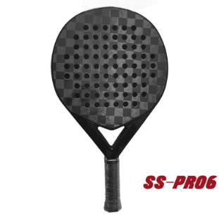 Co je to uhlíková badmintonová raketa?